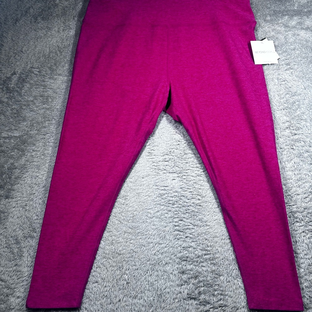 Beyond Yoga Magenta‎ Leggings